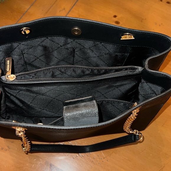 Michael Kors “Teagen Large Tote/Shoulder Bag” (Black Leather) - Picture 4 of 7